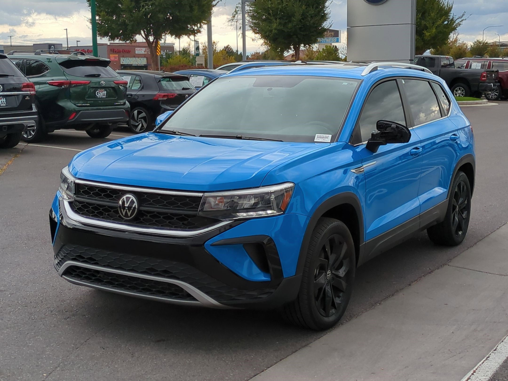 2022 Volkswagen Taos SE photo 4