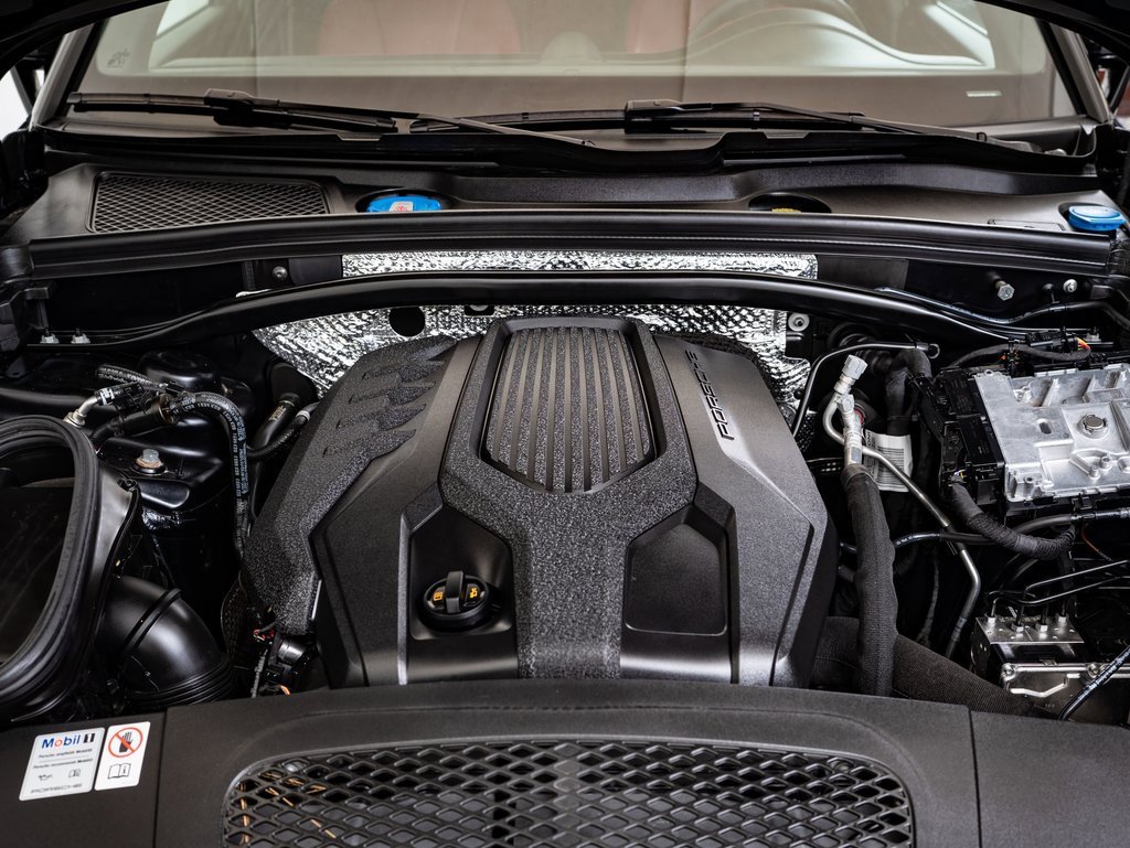2024 Porsche Macan T photo 35