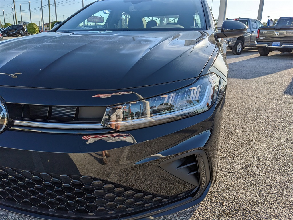 2025 Volkswagen Jetta 1.5T Sport photo 9