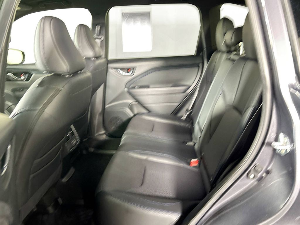 2025 Subaru Forester Limited photo 18