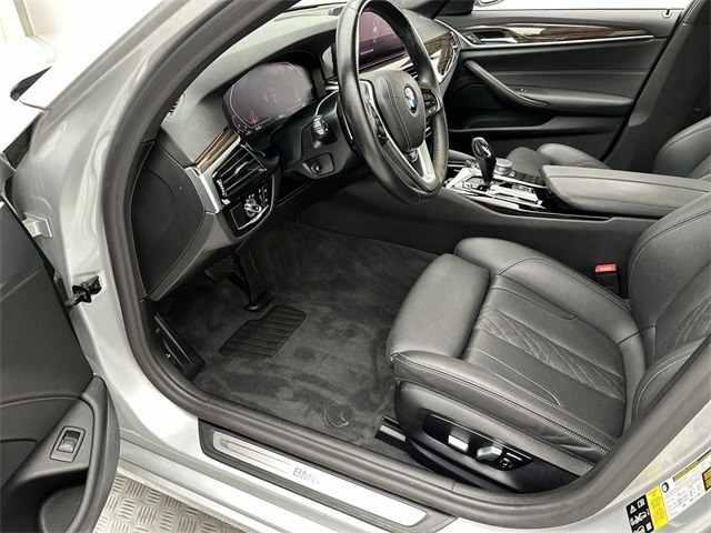 2021 Bmw 530i xDrive photo 2