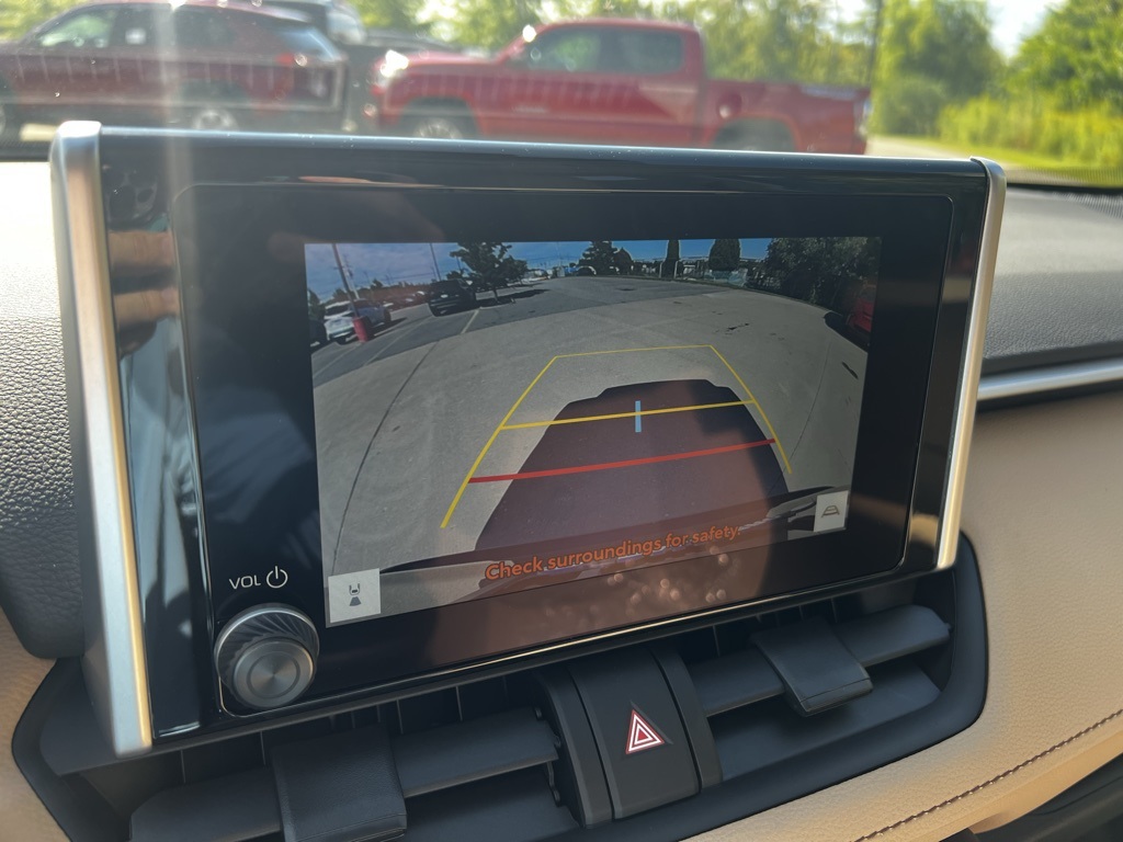 2025 Toyota RAV4 Hybrid XLE photo 18