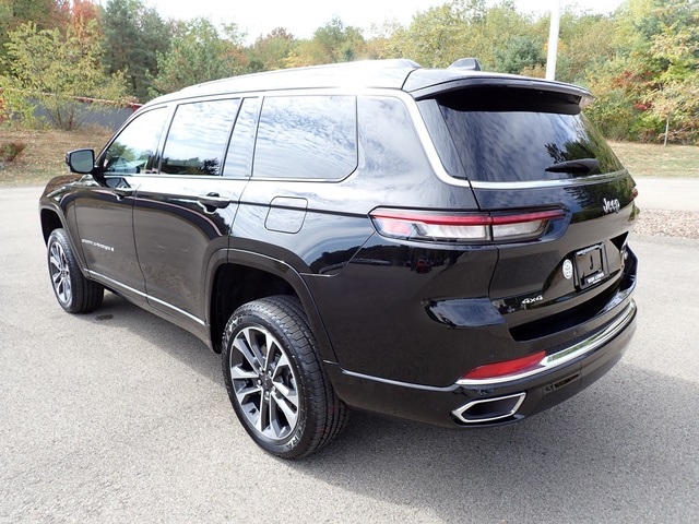2023 Jeep Grand Cherokee Overland photo 2