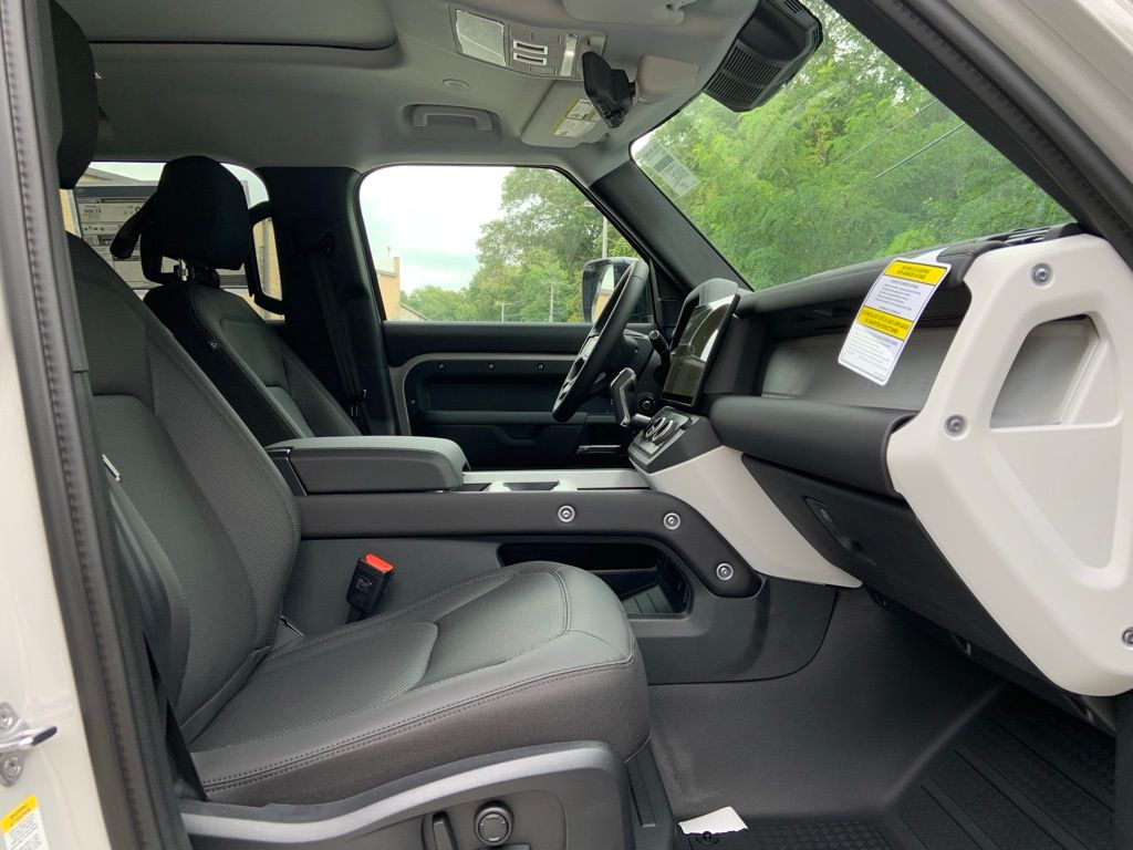 2026 Land Rover Defender 110 S photo 15