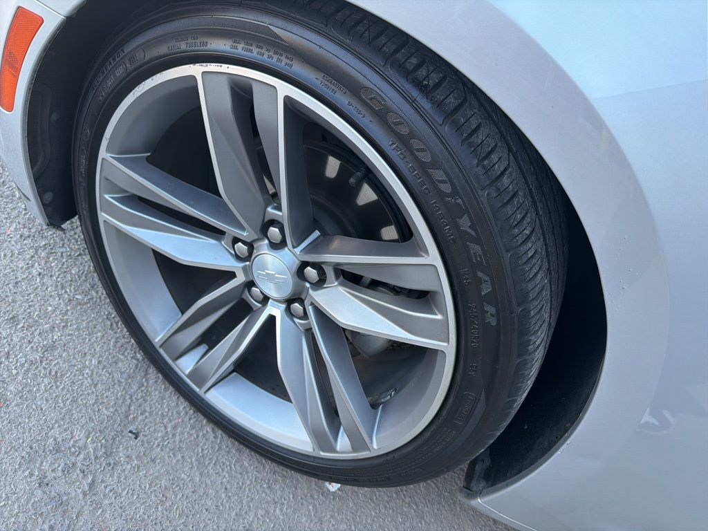 2018 Chevrolet Camaro 1LT photo 12