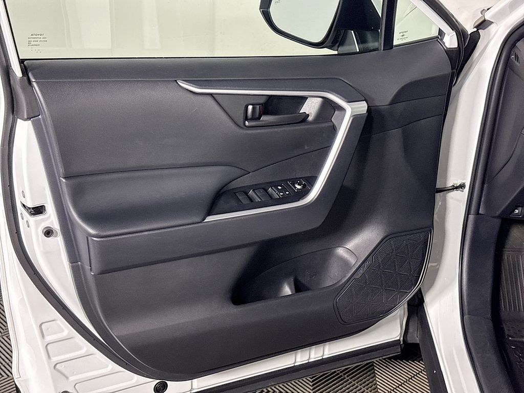 2024 Toyota RAV4 Hybrid LE photo 6