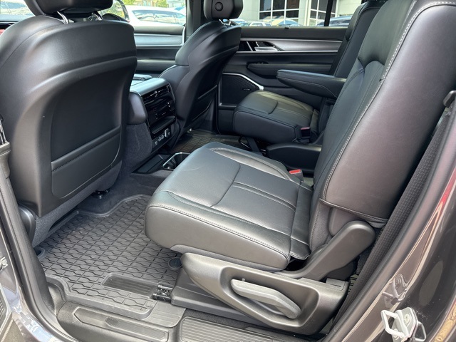 2025 Jeep Wagoneer L Series II Carbide photo 17