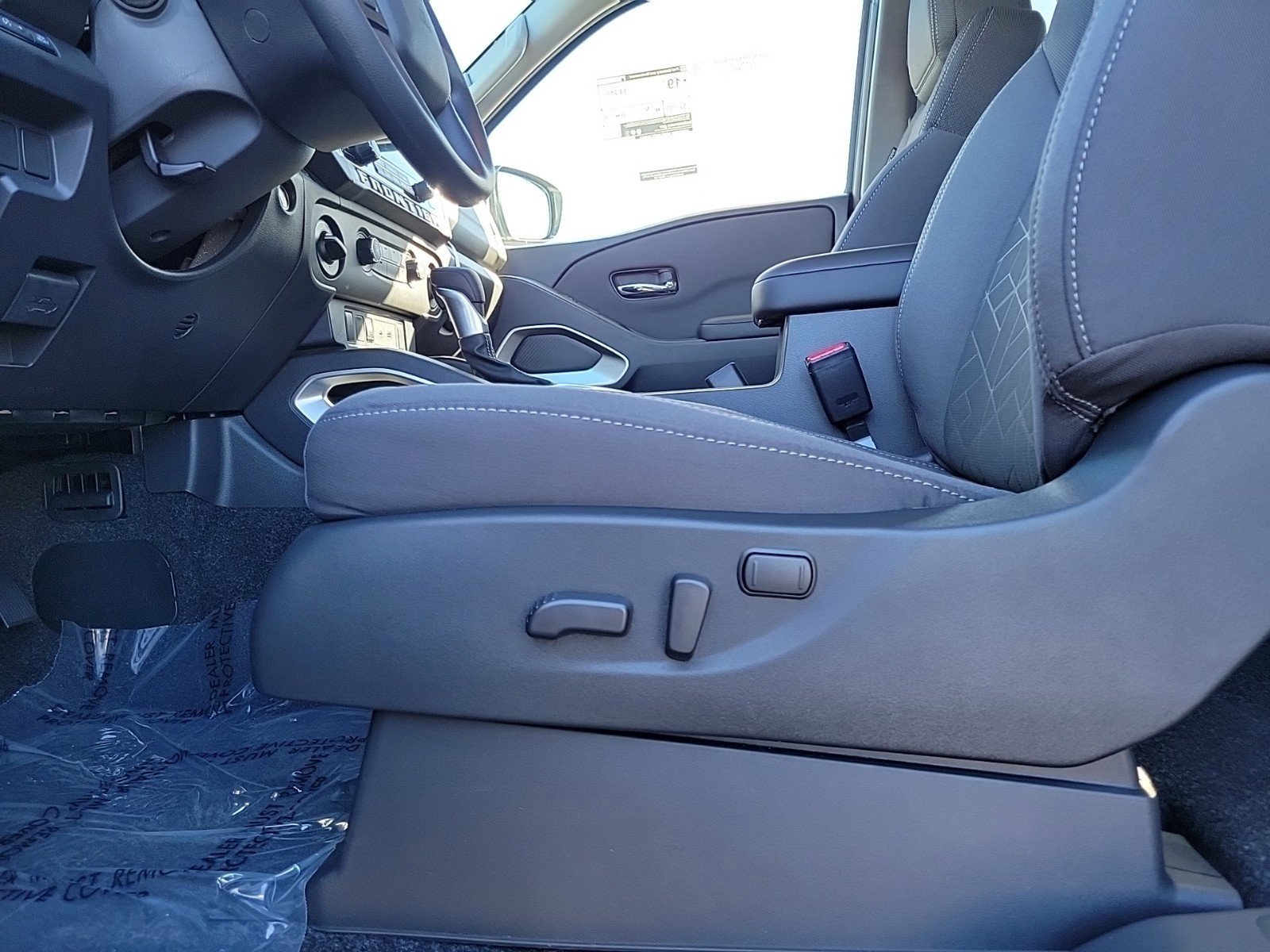 2025 Nissan Frontier SV photo 15