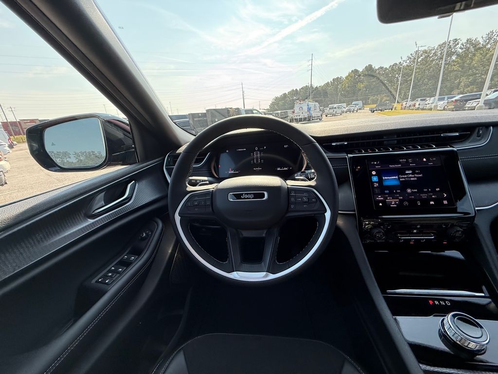 2025 Jeep Grand Cherokee Altitude photo 14