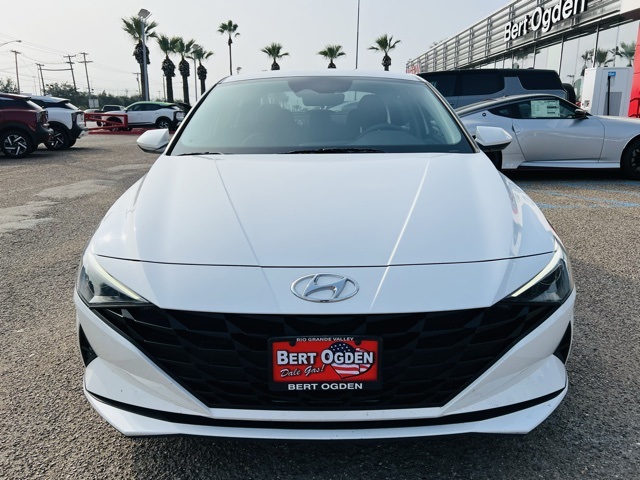2023 Hyundai Elantra SEL photo 2