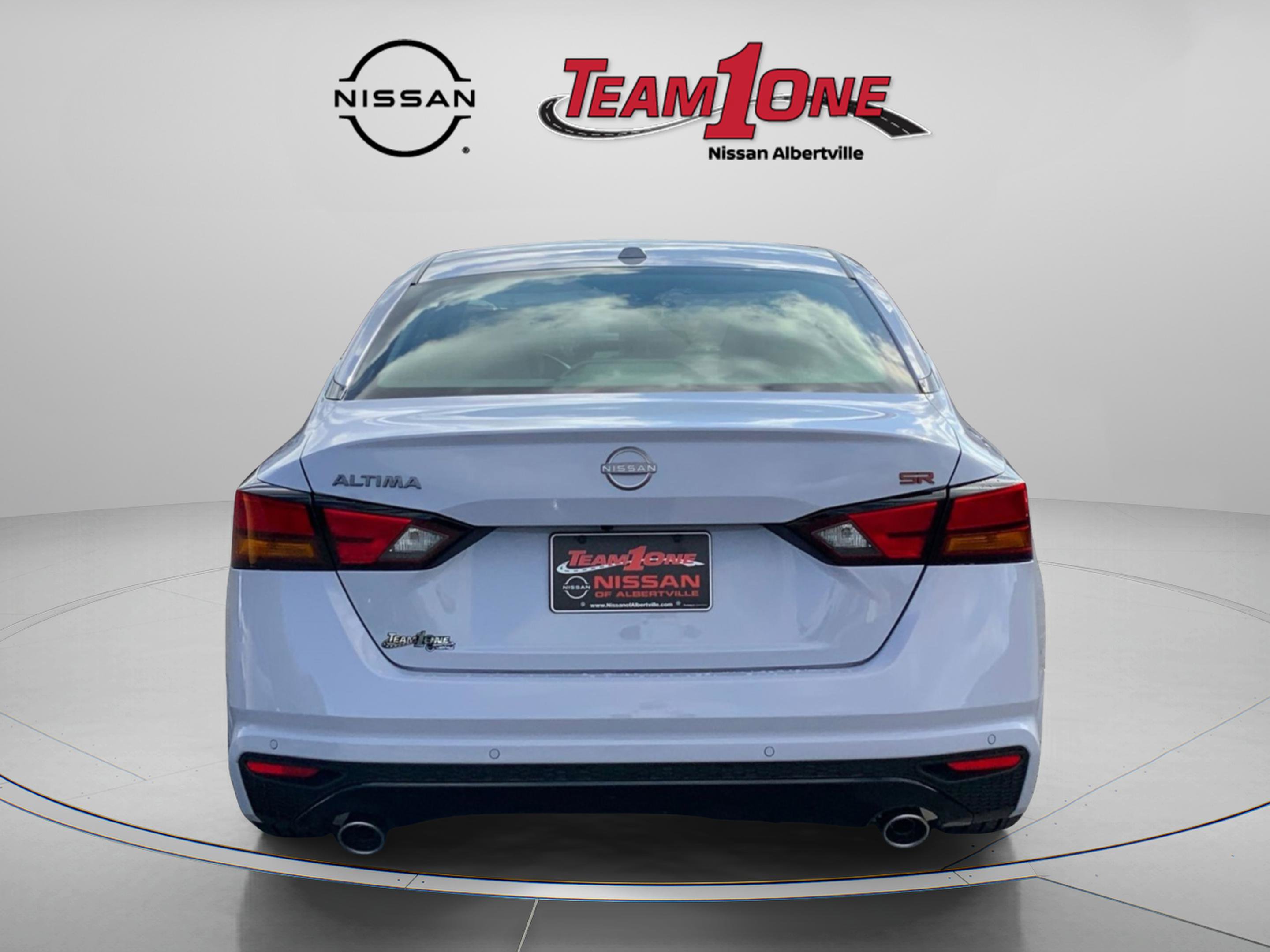 2025 Nissan Altima SR photo 3
