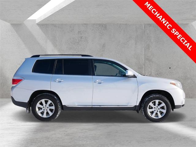Used 2012 Toyota Highlander SE with VIN 5TDBK3EHXCS157295 for sale in Shakopee, Minnesota