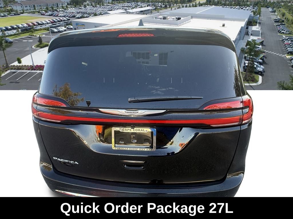 2026 Chrysler Pacifica photo 4