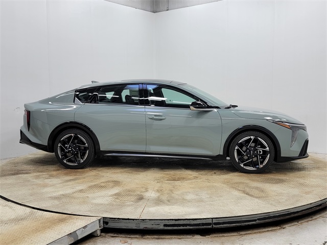 2025 Kia K4 GT-Line photo 3