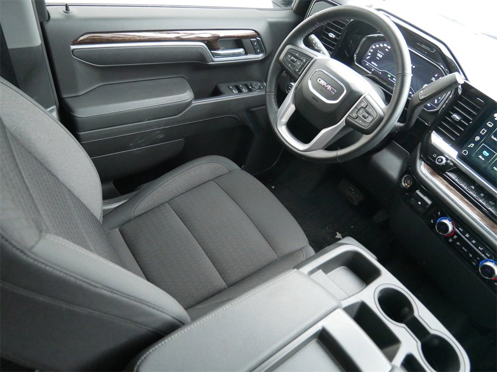 2024 GMC Sierra 1500 SLE's photo