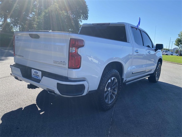 2023 Chevrolet Silverado 1500 High Country photo 3