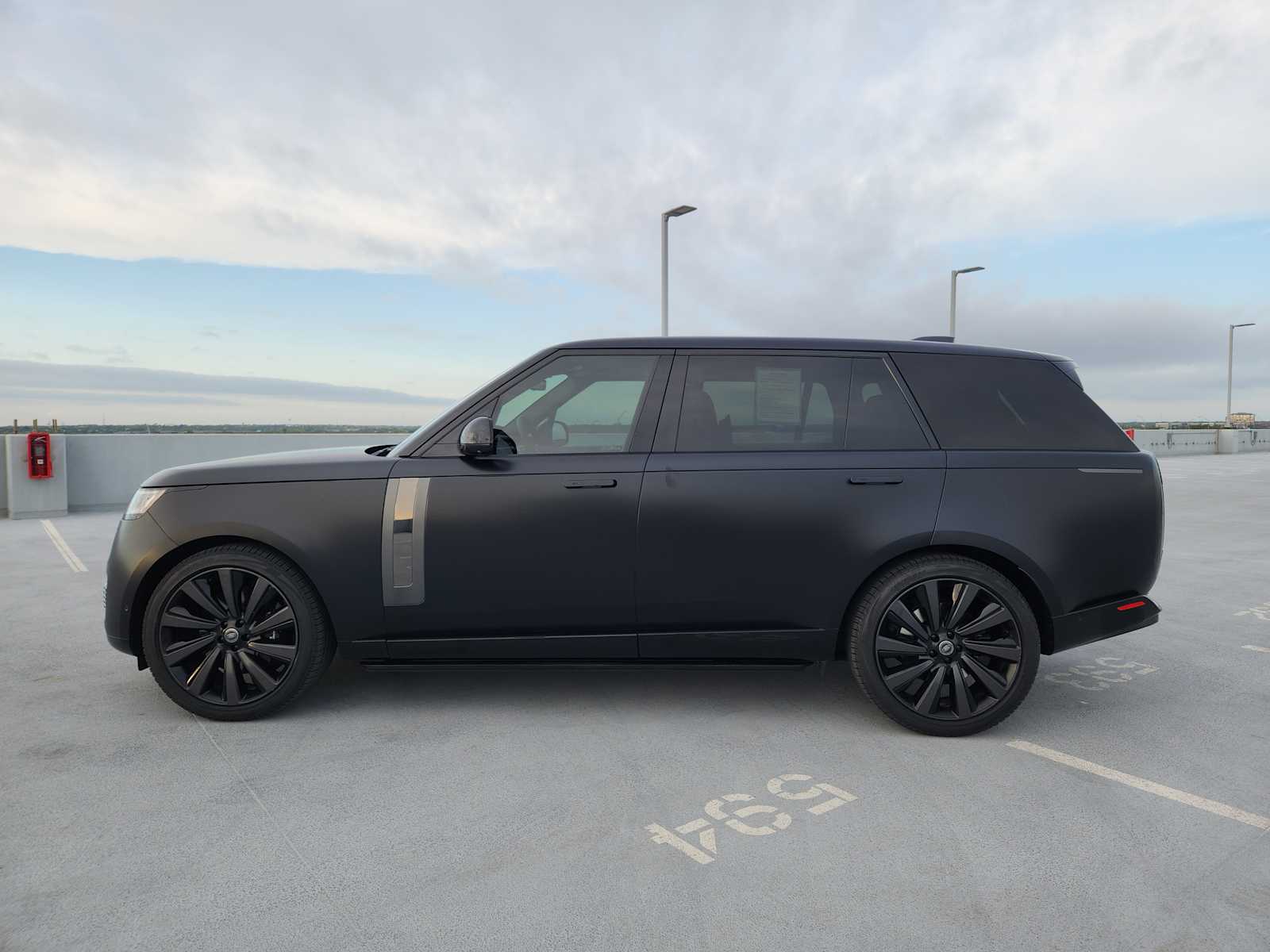 2023 Land Rover Range Rover SV photo 3