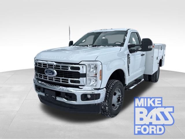 2026 Ford F-350 Super Duty Chassis Cab XL's photo