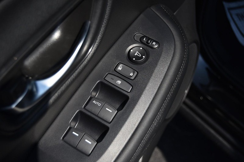2025 Honda HR-V LX photo 6