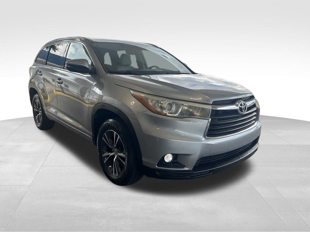 2016 Toyota Highlander Base Hybrid photo 2