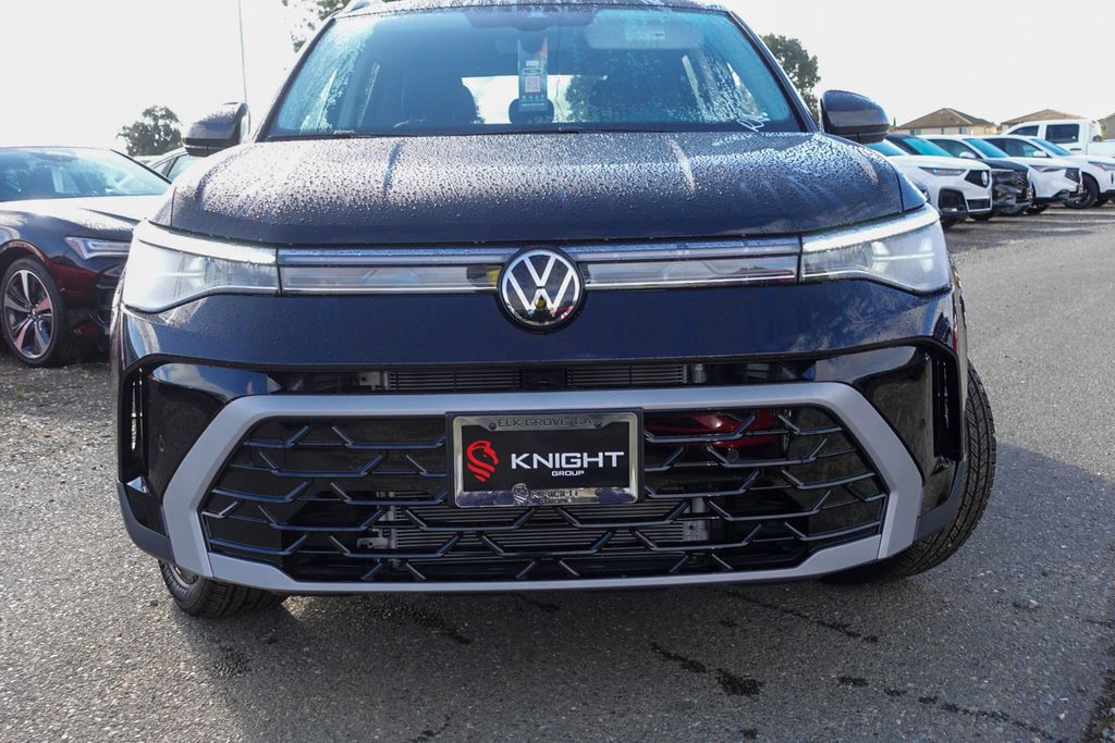 2025 Volkswagen Taos SEL photo 2