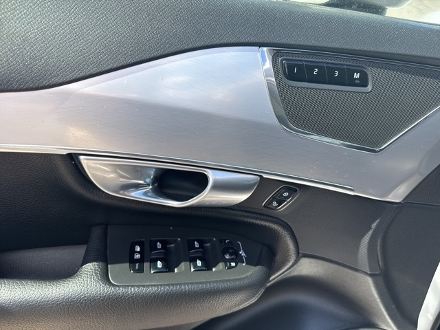 2018 Volvo XC90 T5 Momentum photo 4
