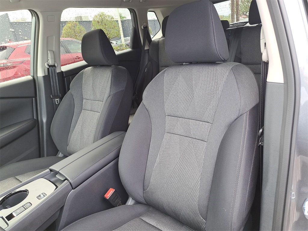 2026 Nissan Rogue SV photo 20
