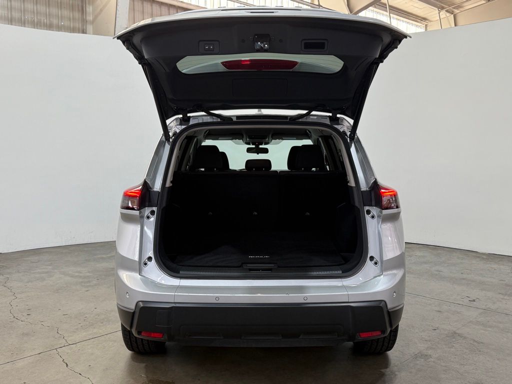 2024 Nissan Rogue SV photo 8