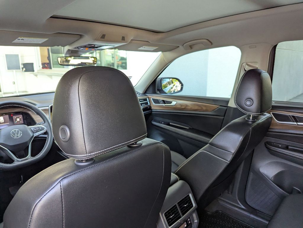 2024 Volkswagen Atlas SE Technology photo 16