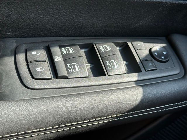 2025 Chrysler Pacifica photo 16