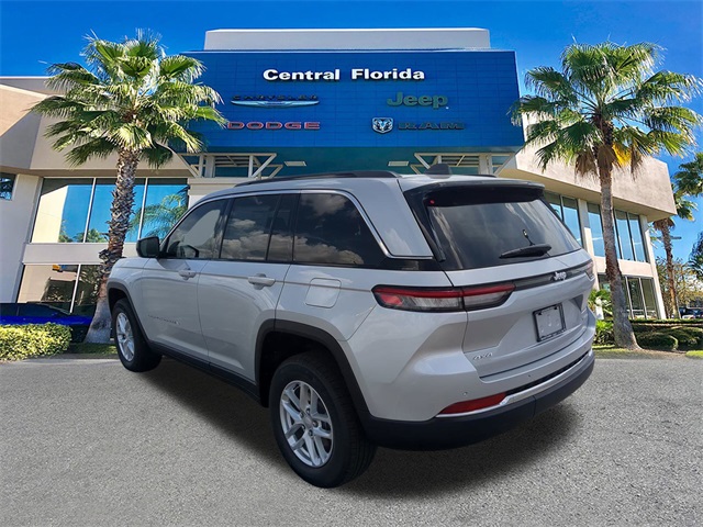 2025 Jeep Grand Cherokee Laredo Altitude photo 5