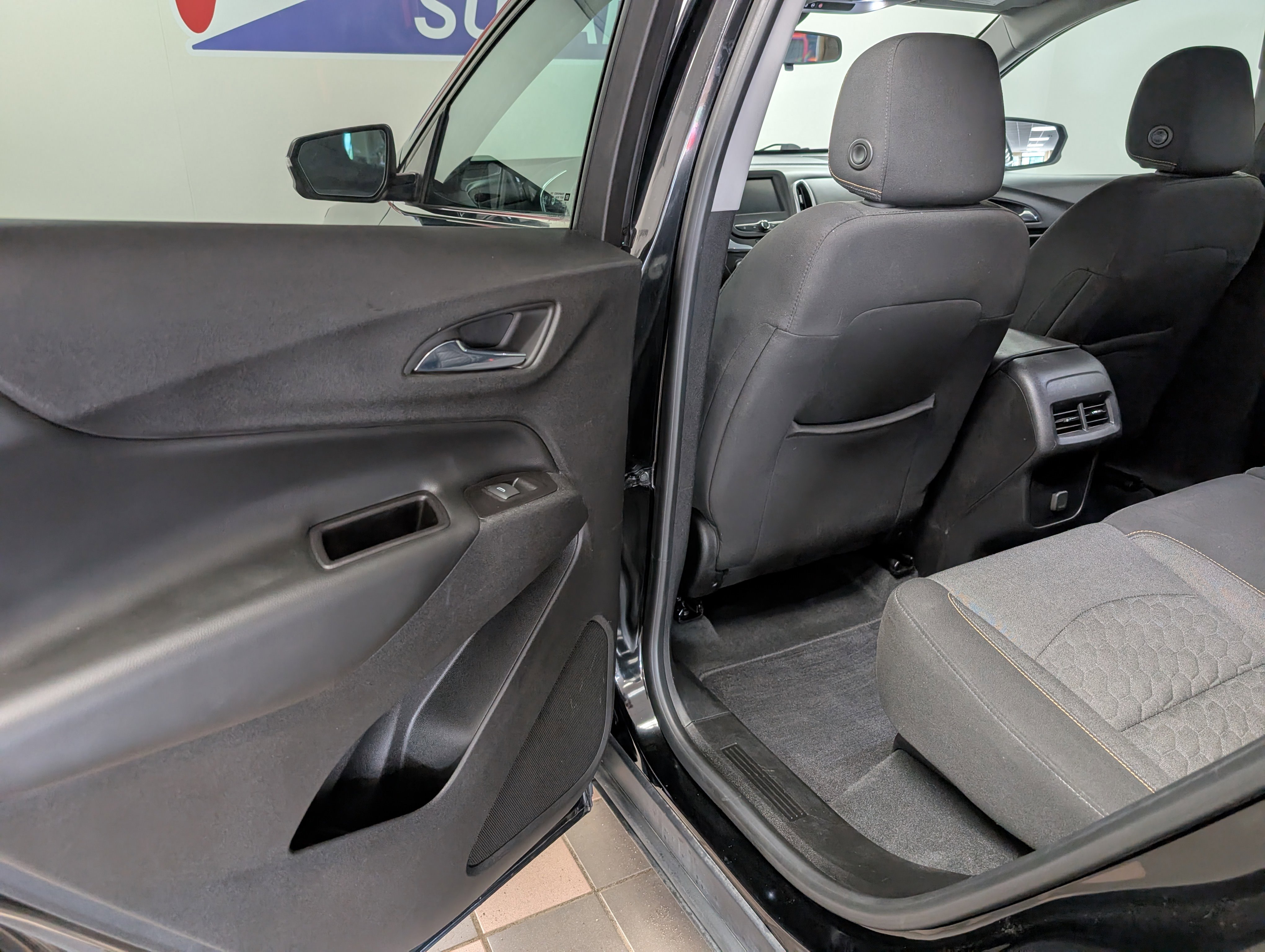 2018 Chevrolet Equinox LT photo 12