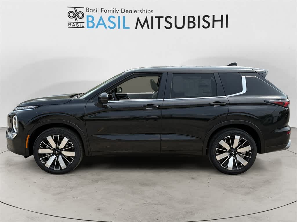 2025 Mitsubishi Outlander SE photo 2