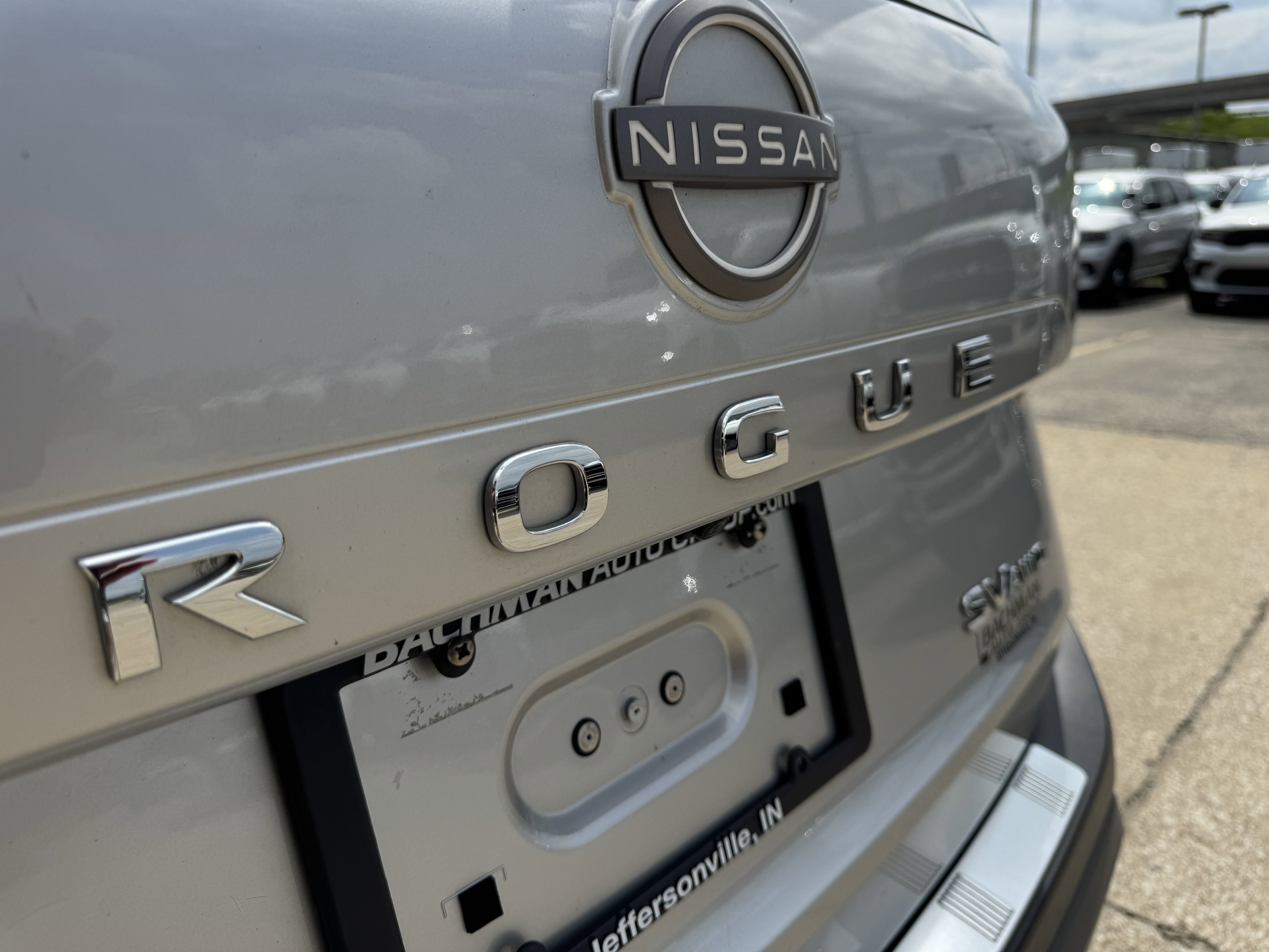 2023 Nissan Rogue SV photo 3