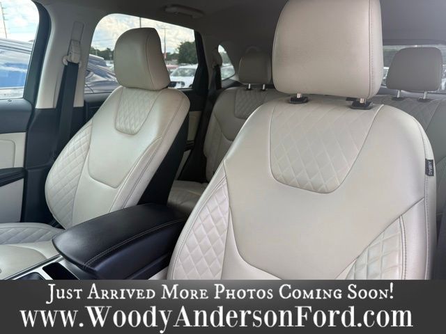 2023 Ford Edge Titanium photo 6