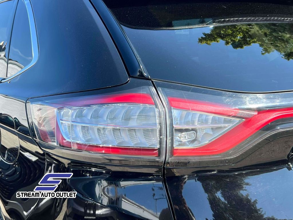 2017 Ford Edge SEL photo 9