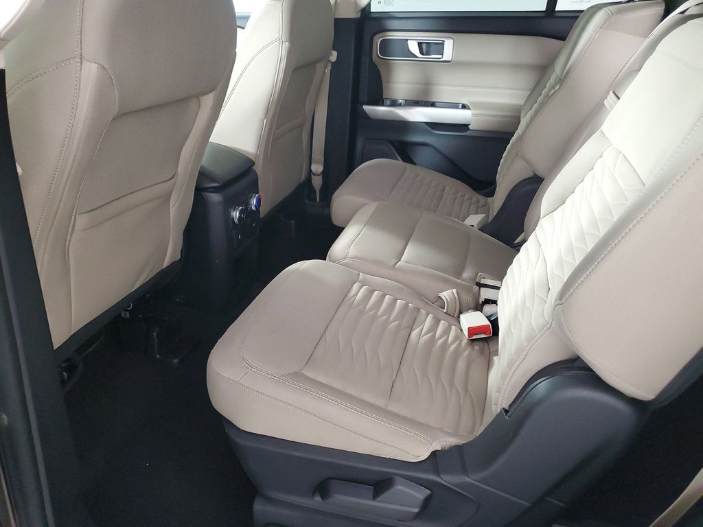 2021 Ford Explorer XLT photo 13