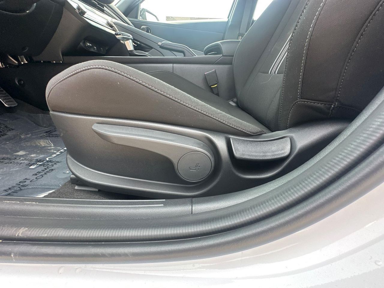 2025 Hyundai Elantra SEL Sport photo 10