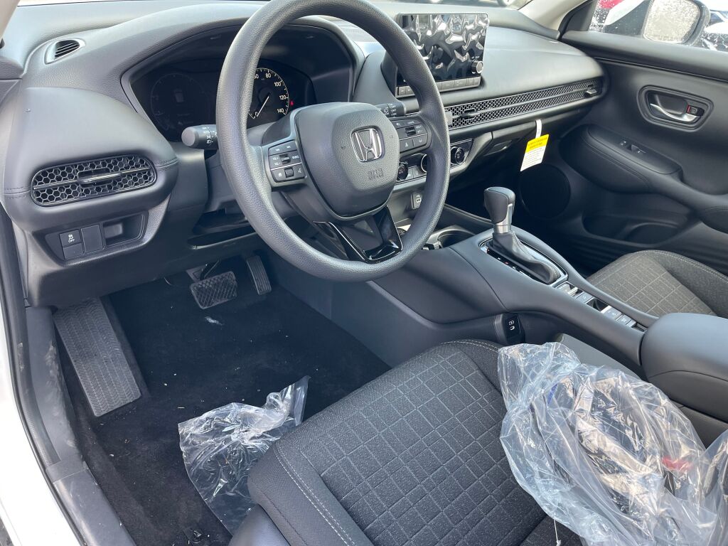 2026 Honda HR-V LX photo 6