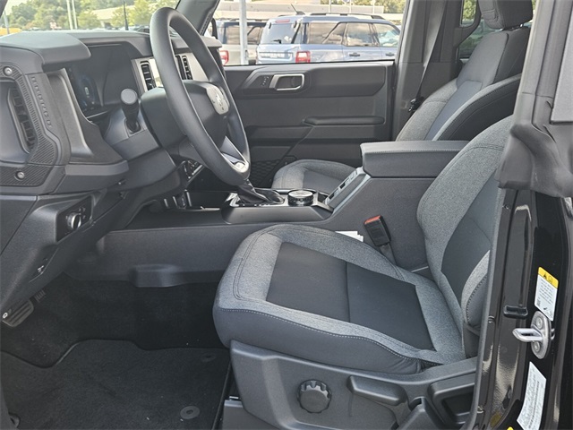 2025 Ford Bronco Base photo 11