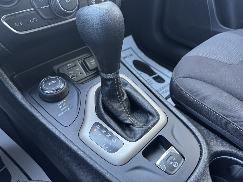 2017 Jeep Cherokee Latitude photo 12