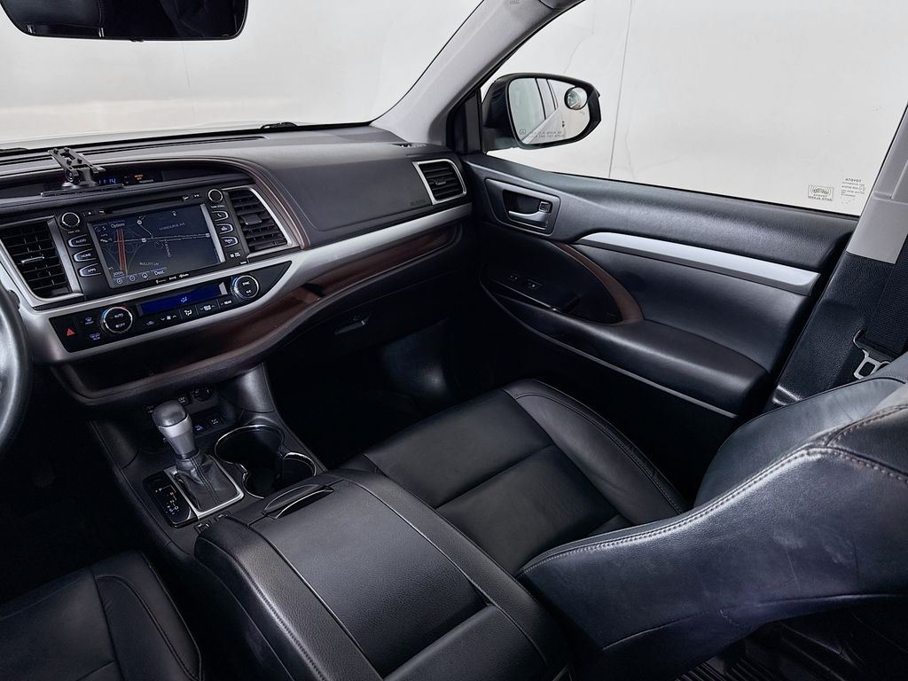2019 Toyota Highlander XLE photo 25
