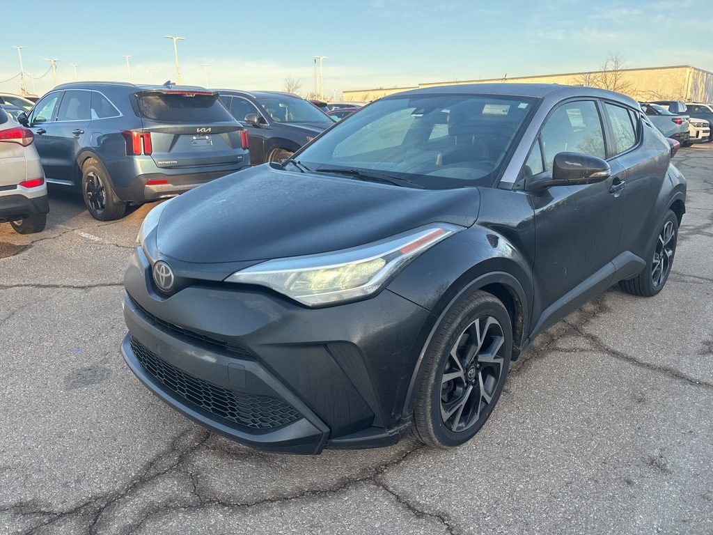 2020 Toyota C-HR XLE's photo