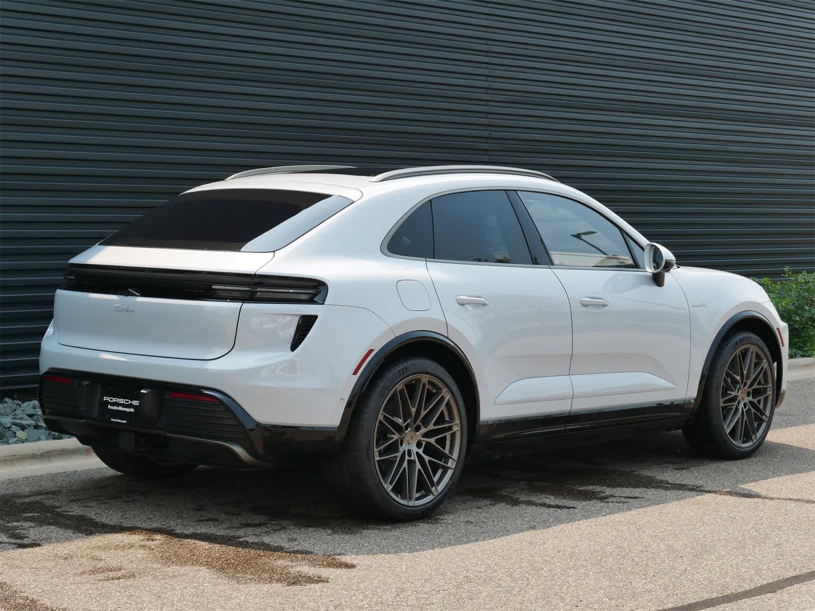 2025 Porsche Macan Electric Turbo photo 16