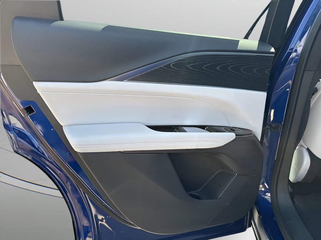 2025 Cadillac Lyriq Sport photo 15