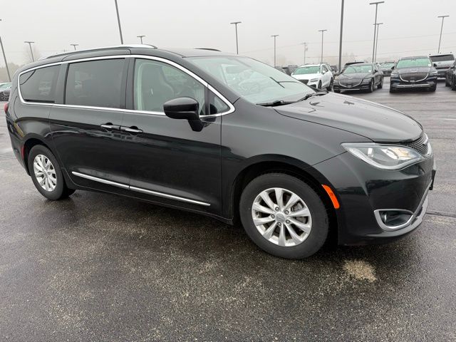 2019 Chrysler Pacifica Touring L photo 2