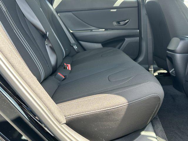 2025 Hyundai Elantra SEL Sport photo 14