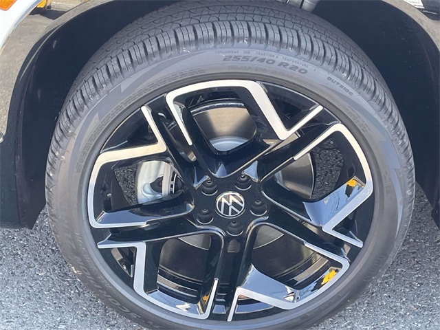2025 Volkswagen Tiguan SEL R-Line Black photo 9