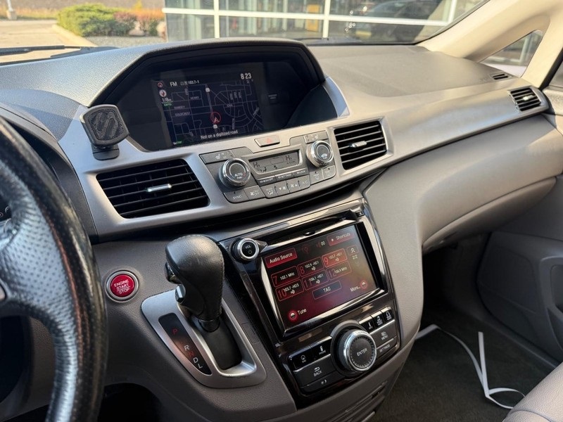 2016 Honda Odyssey Touring photo 25