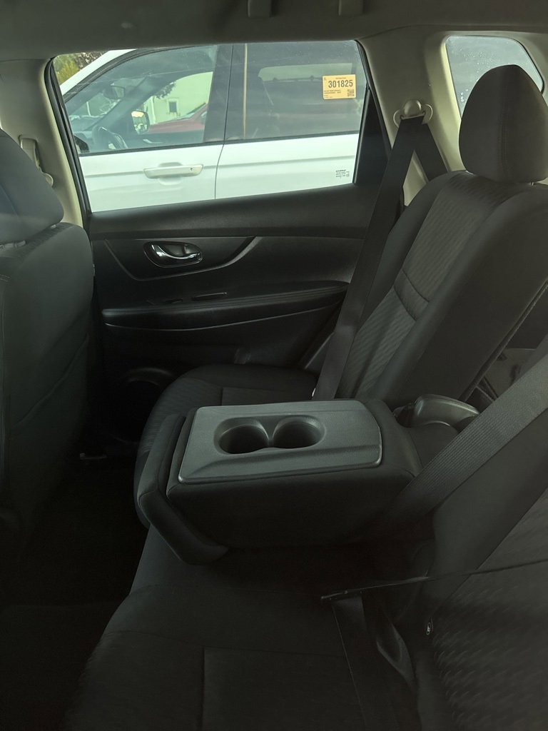 2018 Nissan Rogue SV photo 16
